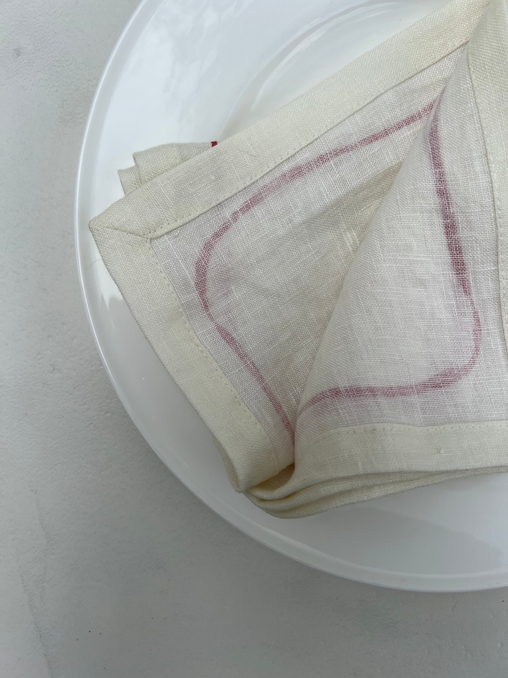 A set of four beautiful linen napkins, graceful and wavy lines napkins wrap around each napkin adding a delicate and timeless look. They are the perfect addition to an elegant and graceful tablescape. Shop beautiful table linen from Lizzet Frausto